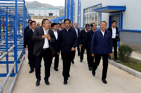 朝陽市市委書記、市人大常委會(huì)主任蹇彪率領(lǐng)導(dǎo)班子到我司考察調(diào)研