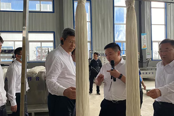 內(nèi)蒙古自治區(qū)黨委常委、通遼市委書(shū)記孟憲東攜考察團(tuán)到一諾環(huán)境考察指導(dǎo)